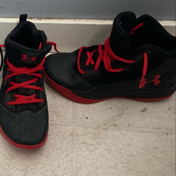 Boys under armor shoes size 7Y. In good shape - Picture 2 of 2